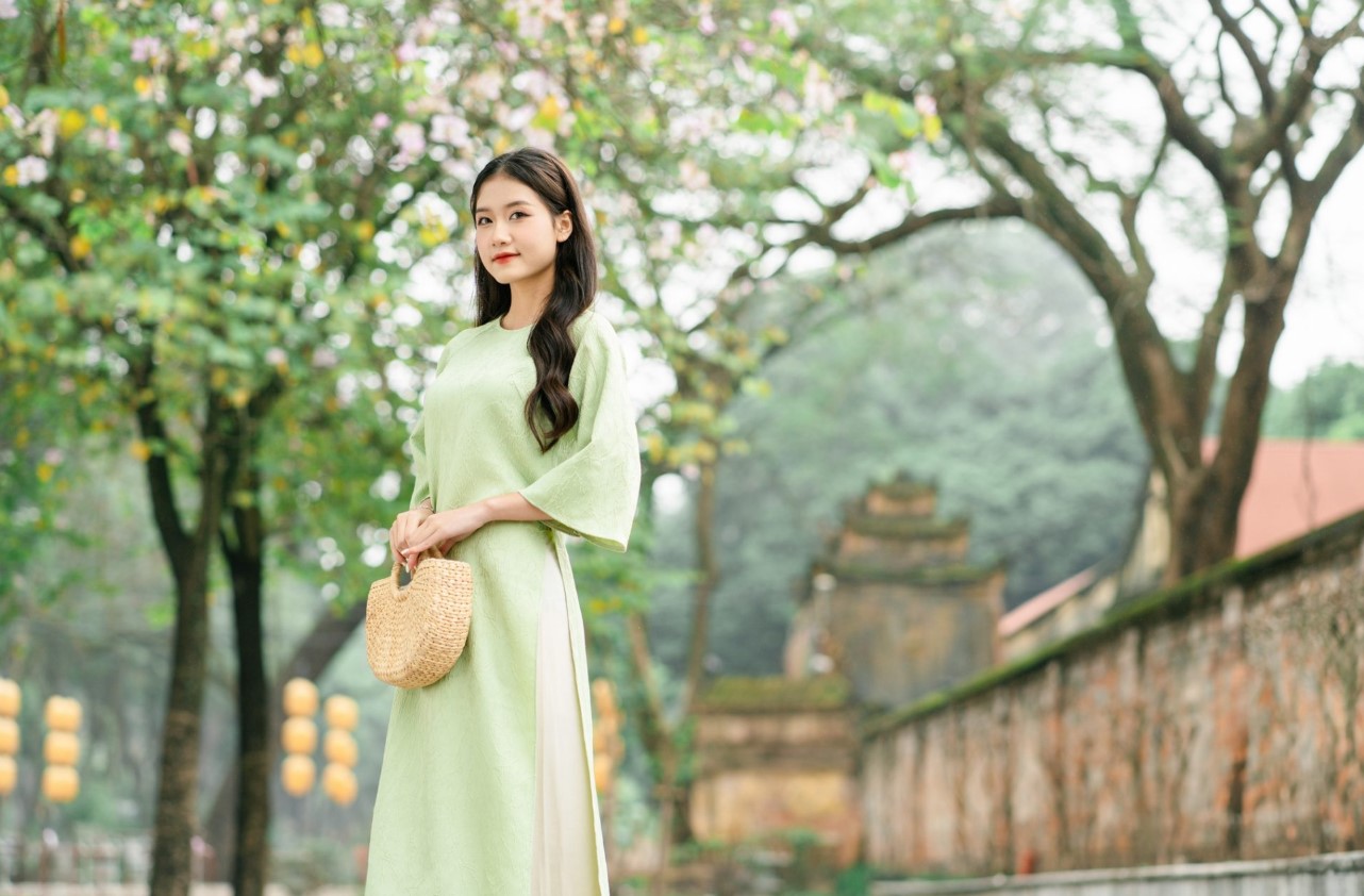 Phố cổ khi em vừa đi qua